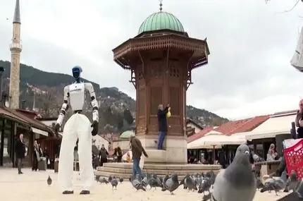  نخستین ربات انسان‌نما در خیابان‌های سارایوو 

 