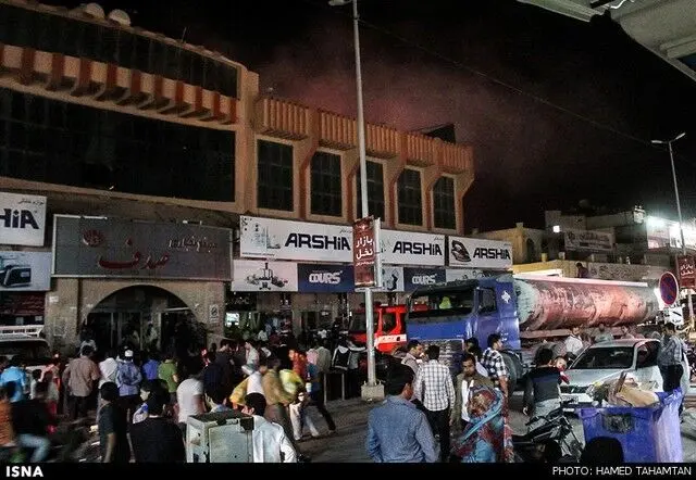 آتش سوزی مجتمع تجاری درگهان قشم مهار شد