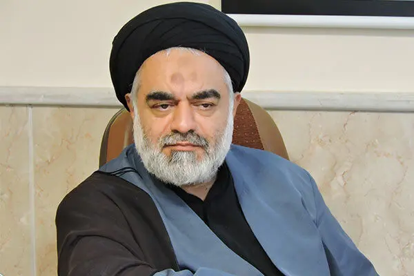 امام جمعه اصفهان: اعتراض مردم آمریکا به ترامپ یادآور شعارهای مردم ایران علیه شاه است