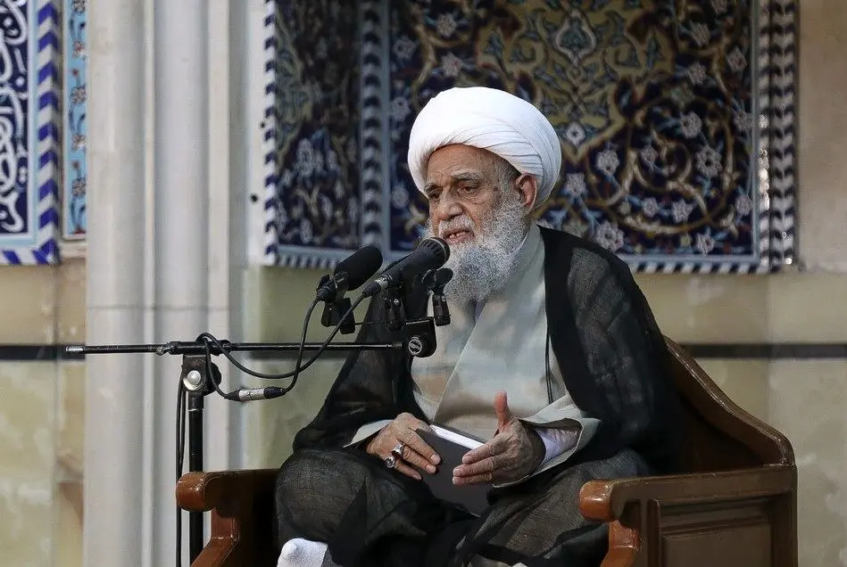 استاد حوزه: اگر نمی توانید قیمت ها را کنترل کنید، از مردم عذرخواهی کنید