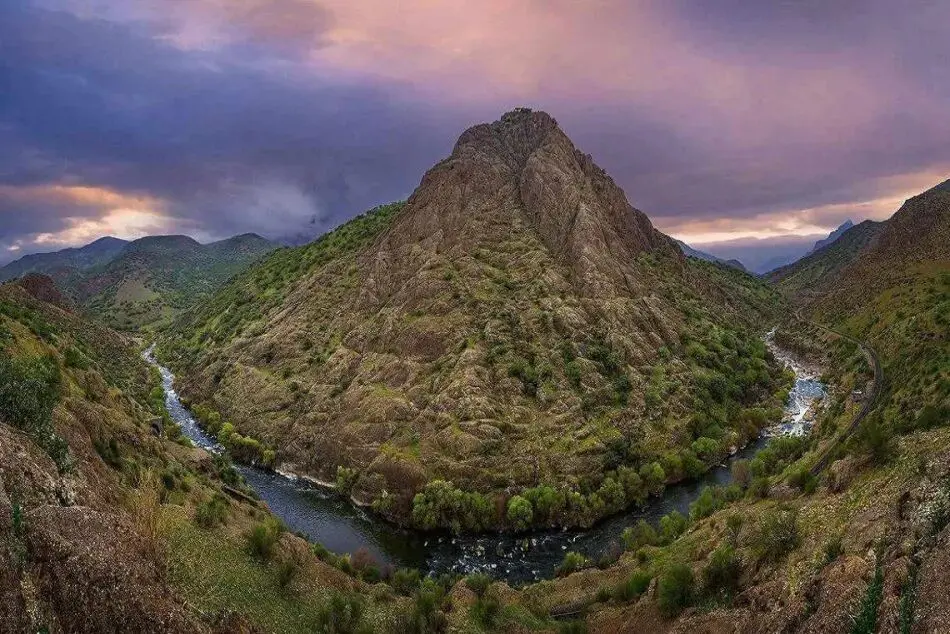 جاری شدن رودخانه سزار در دل کوه‌های لرستان