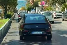 وولینگ استارلایت با پلاک ملی در تهران؛ سدان پلاگین‌هیبرید چینی با استایل فست‌بک