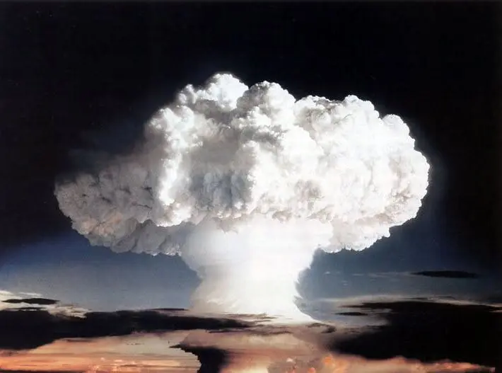 پرده برداری رئیس‌جمهور آمریکا از بمب هیدروژنی، بهمن ۱۳۲۸
