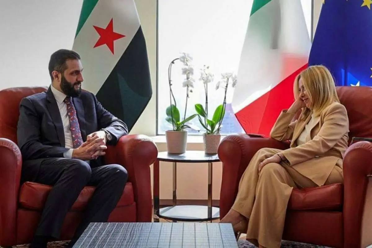 عکس؛ ملاقات با لبخند؛ خانم نخست وزیر با جولانی دیدار کرد