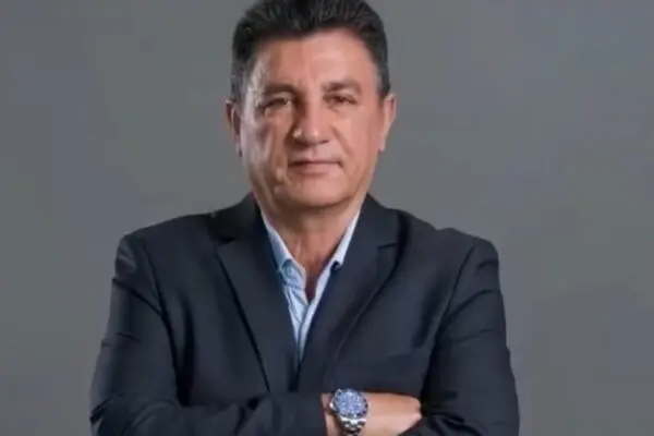 واکنش تند قلعه‌نویی به انتقادات از ساعتش