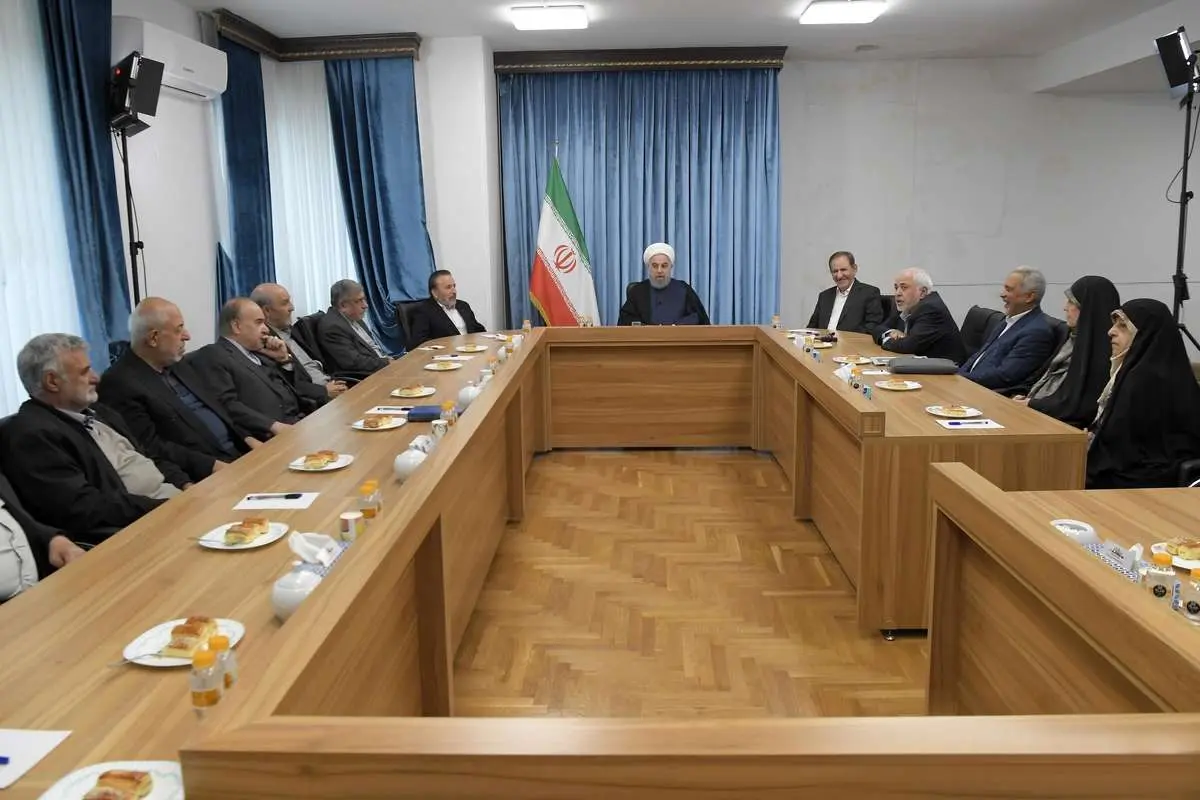 تیتر عجیب روزنامه منتقد دولت/ حسن روحانی و یارانش گروهک تخریب هستند 