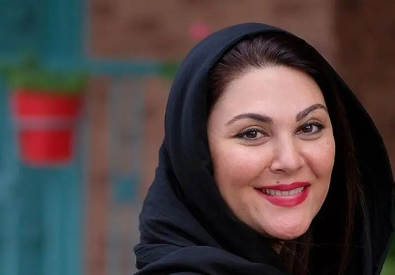 لاله اسکندری: ایران من تو بمان