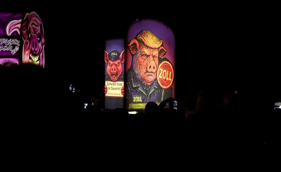 ترامپ به شکل خوک در کارناوال تاریخی