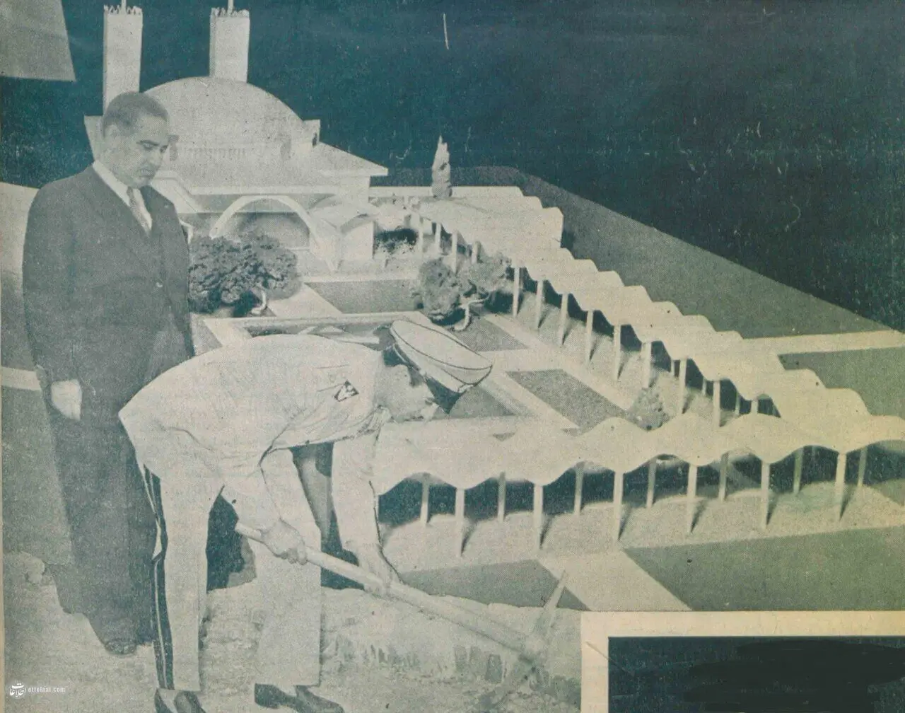 تصاویر؛ ۷۰ سال پیش، شاه کلنگ مسجد دانشگاه تهران را زمین زد
