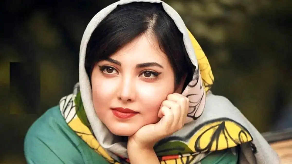 عکس بامزه زیبا کرمعلی، بازیگر فیلم دینامیت از اتاقش