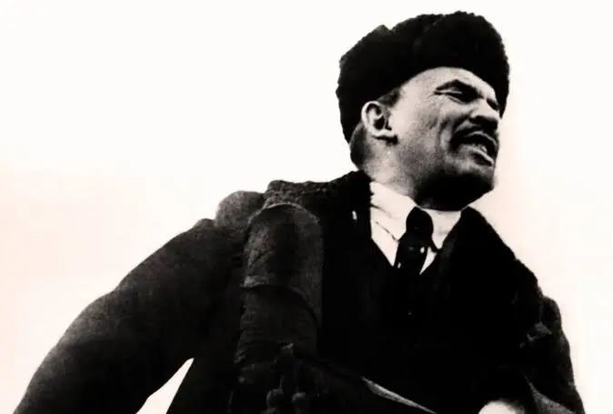 لنین هدف گلوله قرار گرفت؛ ۷ شهریور ۱۲۹۷