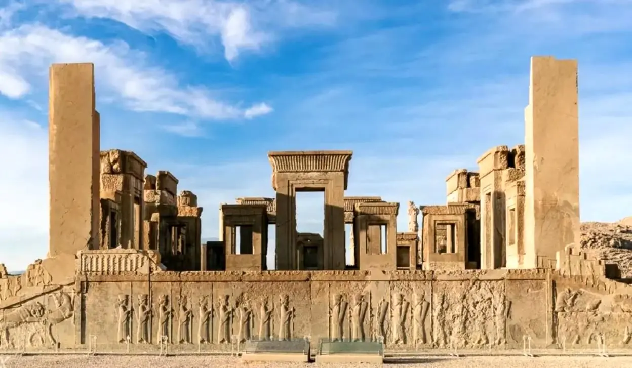 تخت جمشید را چه کسی ساخت؟