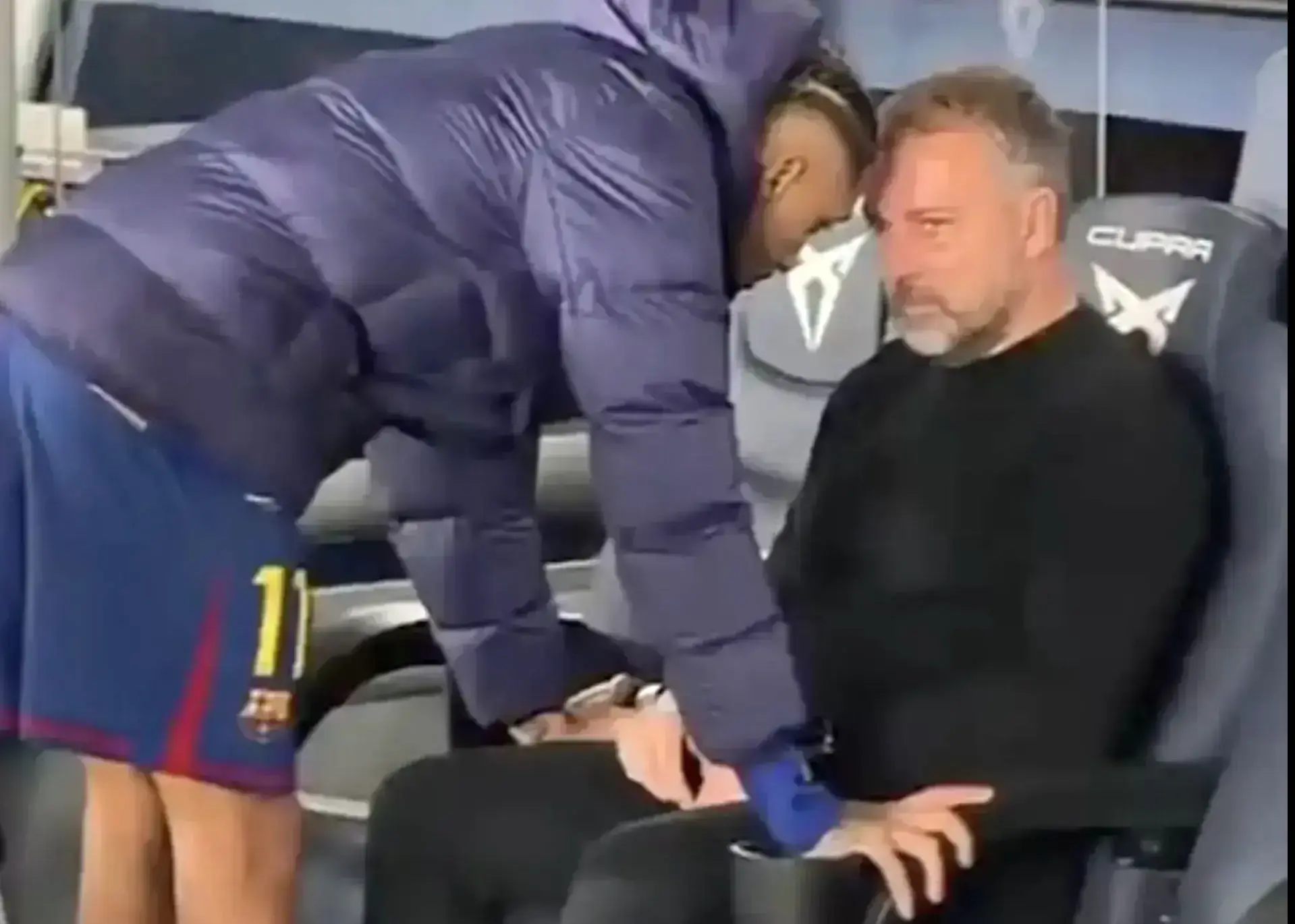 توضیح بارسلونا درباره صحنه دلداری دادن رافینیا به فلیک