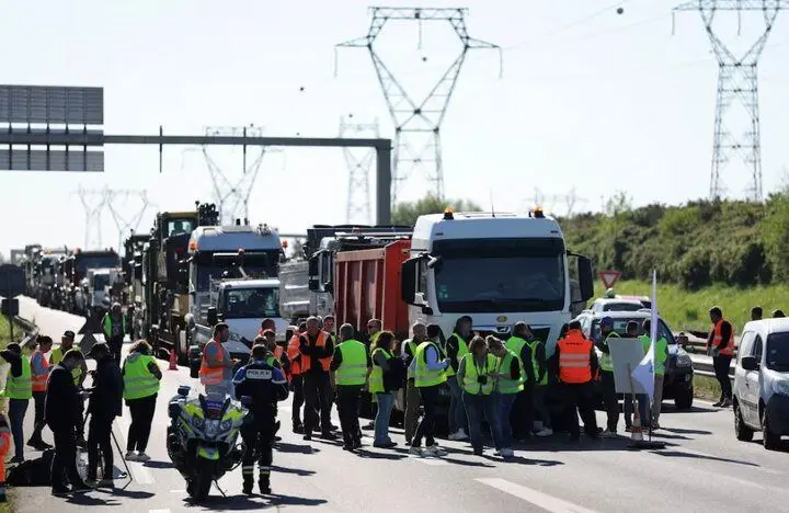 کمبود سوخت در یک پنجم پمپ بنزین‌های فرانسه 
