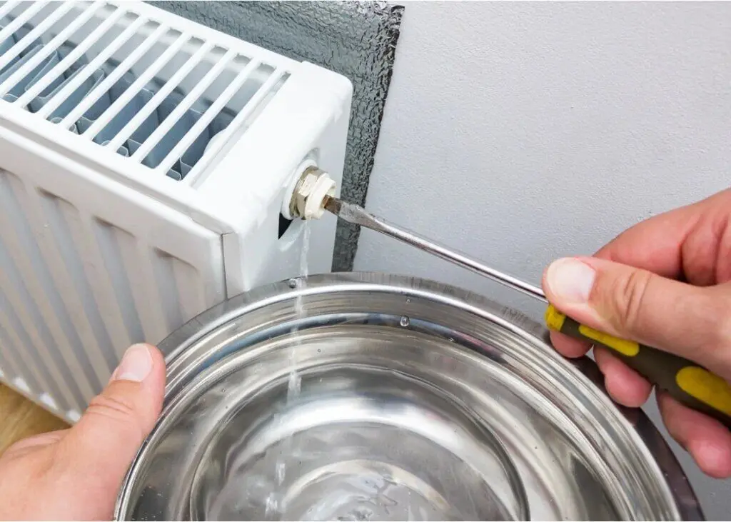 ۶ گام آسان برای هواگیری رادیاتور و شوفاژ