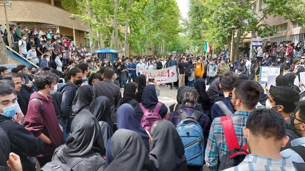 دانشجویان می‌توانند به مطالباتشان ادامه دهند اما مشروط