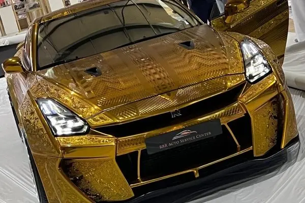 ببینید؛ رونمایی از اولین خودرو با روکش طلای ۲۴ عیار در شارجه امارات