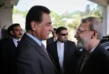 هدیه‌ یادبود رئیس مجلس ملی پاکستان به علی لاریجانی