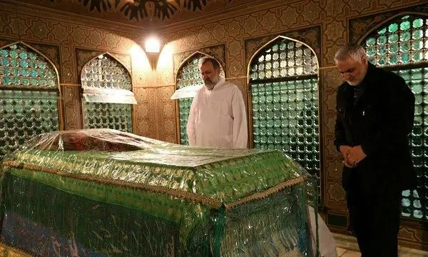 سردار سلیمانی چگونه برای غبارروبی مضجع منور حضرت امام رضا(ع) مجوز گرفت؟