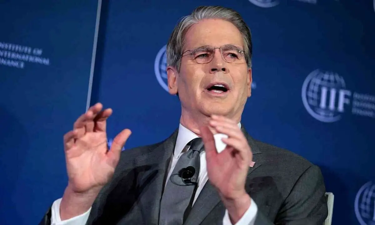 وزیر خزانه داری آمریکا: چین با احتکار نفت، شریک قابل اعتمادی نبوده است