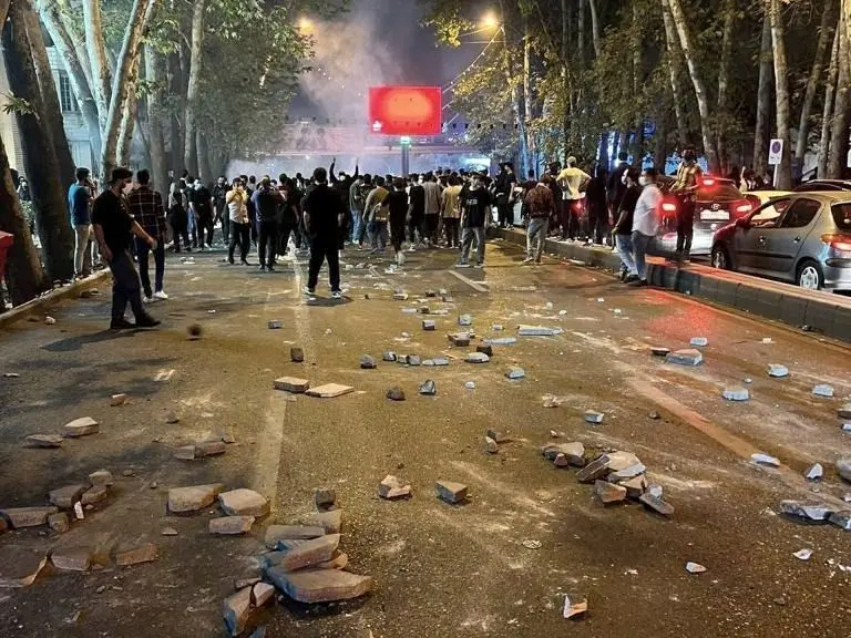 چرا خشونت بروز کرد و چگونه جامعه از این وضعیت خارج می شود؟