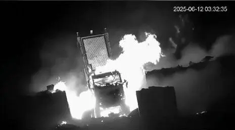 ببینید |  ایستادگی ارتشیان شجاع تا آخرین لحظه هنگام  حمله اسراییل به سایت پدافندی ارتش