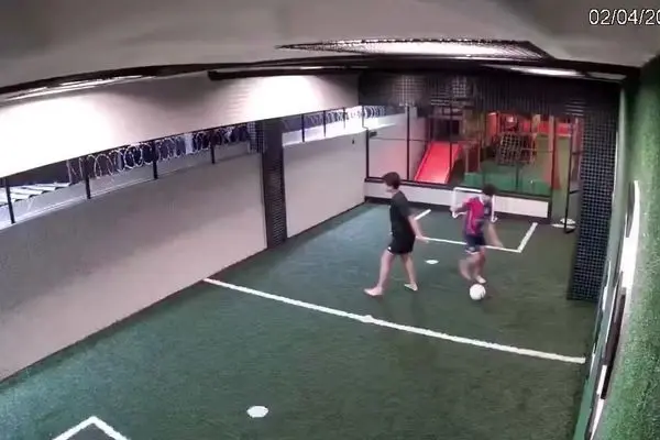 نجات قهرمانانه یک نوجوان از برق‌گرفتگی توسط دوستش