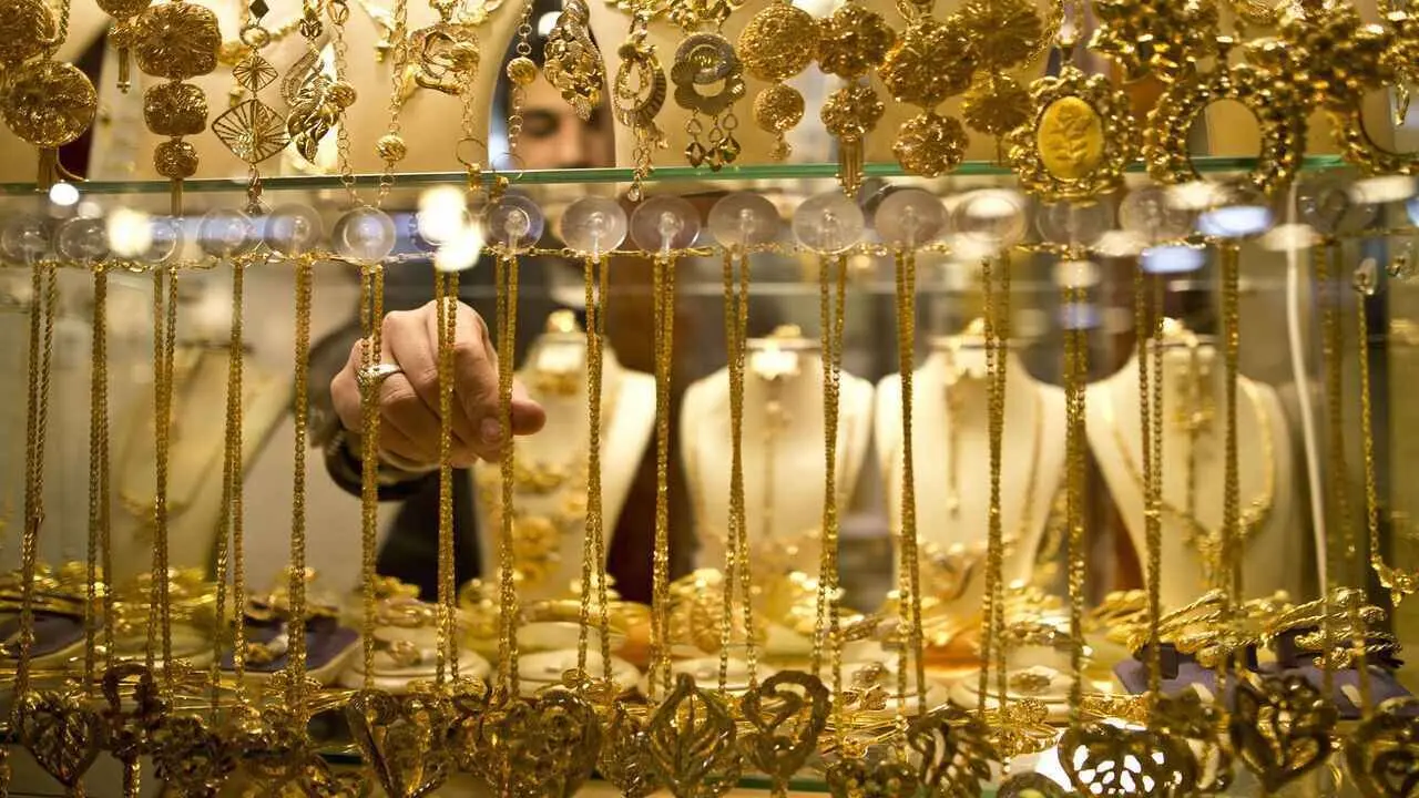 ببینید؛ سرقت از طلافروشی توسط دو زن در حلب سوریه