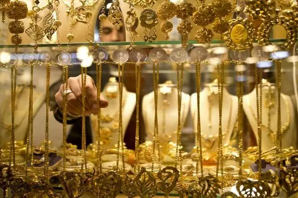 ببینید؛ سرقت از طلافروشی توسط دو زن در حلب سوریه