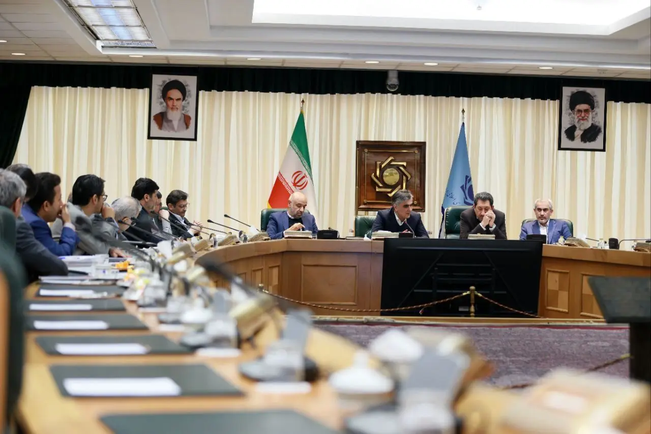 تشکیل فوری جلسه تیم اقتصادی دولت با موضوع دلار و معیشت

