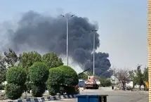 ببینید؛ آتش‌سوزی در محدوده اطراف بندر شهید رجایی