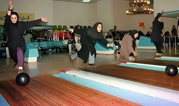 فلاش بک؛ بولینگ‌بازی ‌‌دختران در تهران سال 1377 
