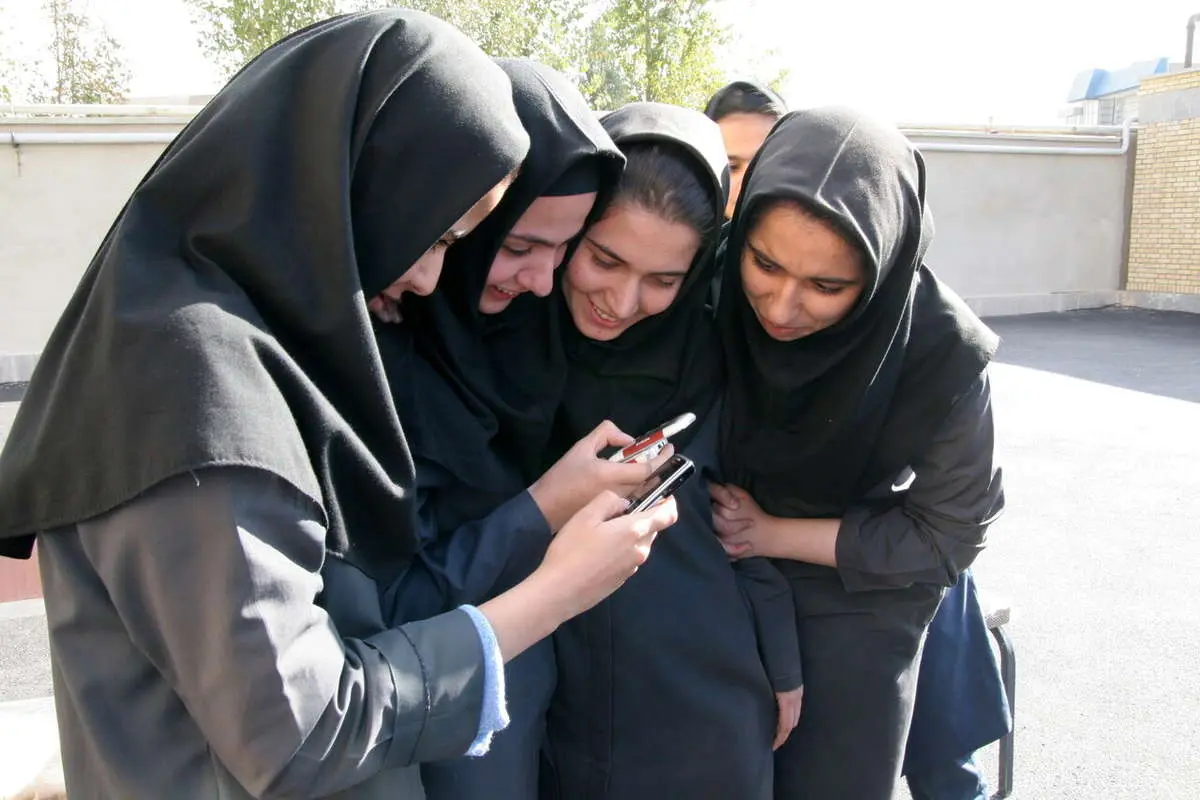 بحران هویت دانشآموزان در عصر شبکههای اجتماعی