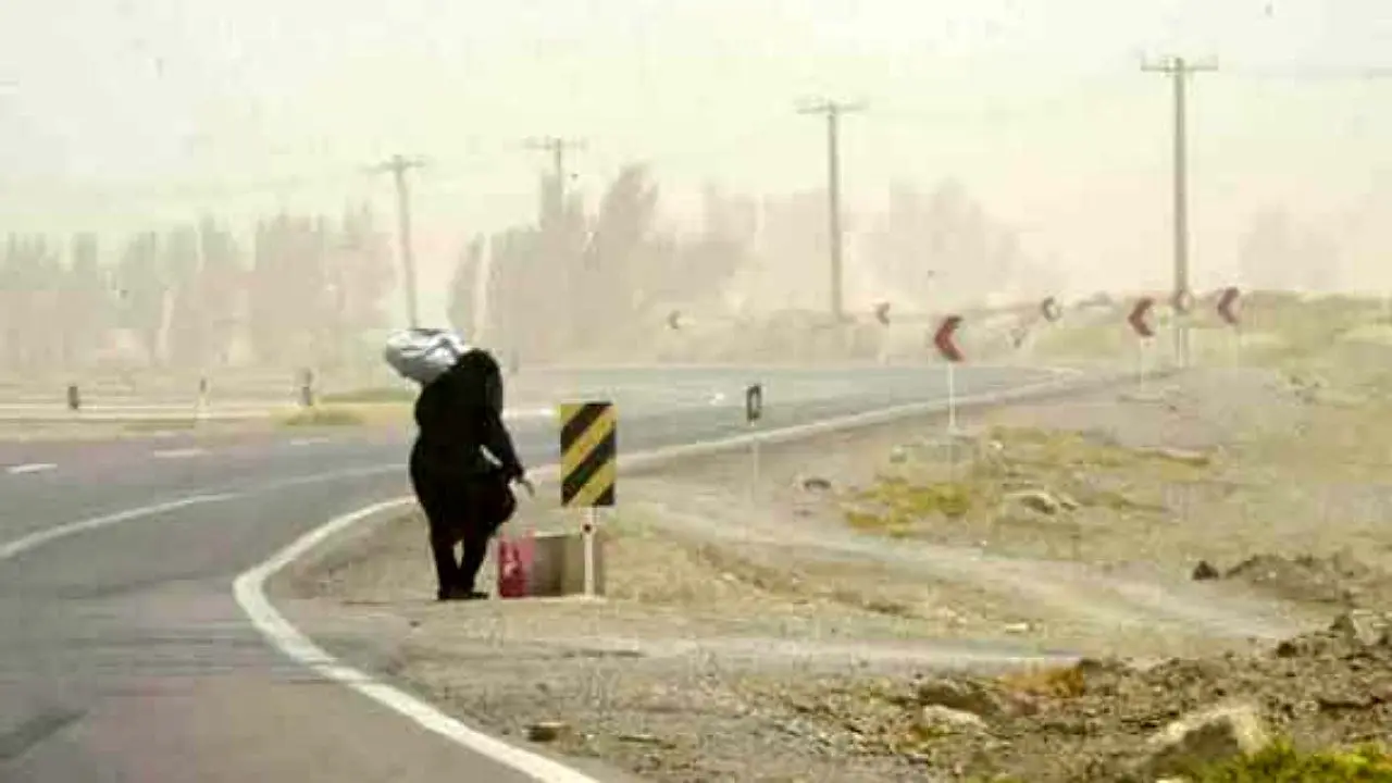 سرعت طوفان در زابل به ۱۱۲ کیلومتر در ساعت رسید 