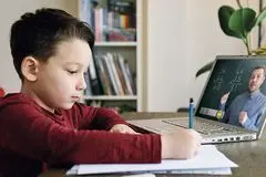 تداوم آموزش غیرحضوری در ۹ شهر اصفهان/ ادارات شنبه باز است