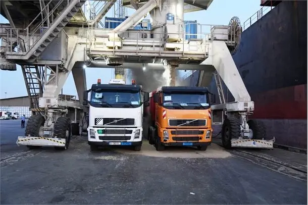 تخلیه و بارگیری نهاده‌های دامی تحت کلید دولت  
