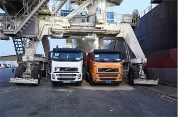 تخلیه و بارگیری نهاده‌های دامی تحت کلید دولت  
