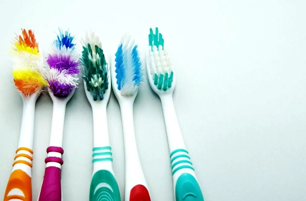 مسواک فرسوده این بلا را سر دهانتان می‌آورد !