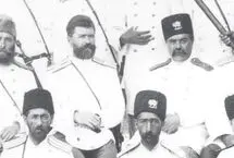 عکس یادگاری «نظامیان ایرانی و روس» در یک باغ؛ دوران قاجار