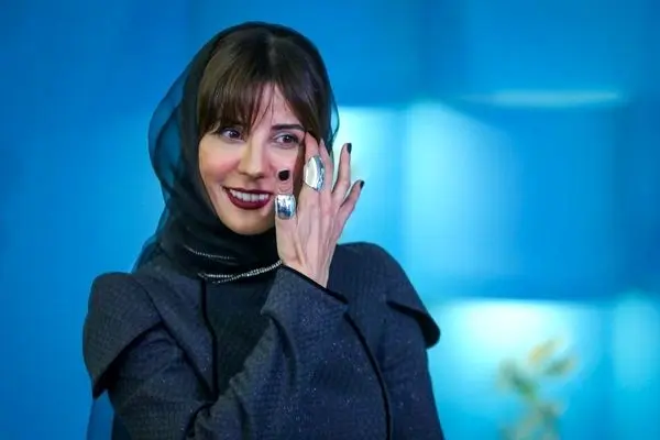سارا بهرامی با ظاهری متفاوت در جشن منتقدان سینما 