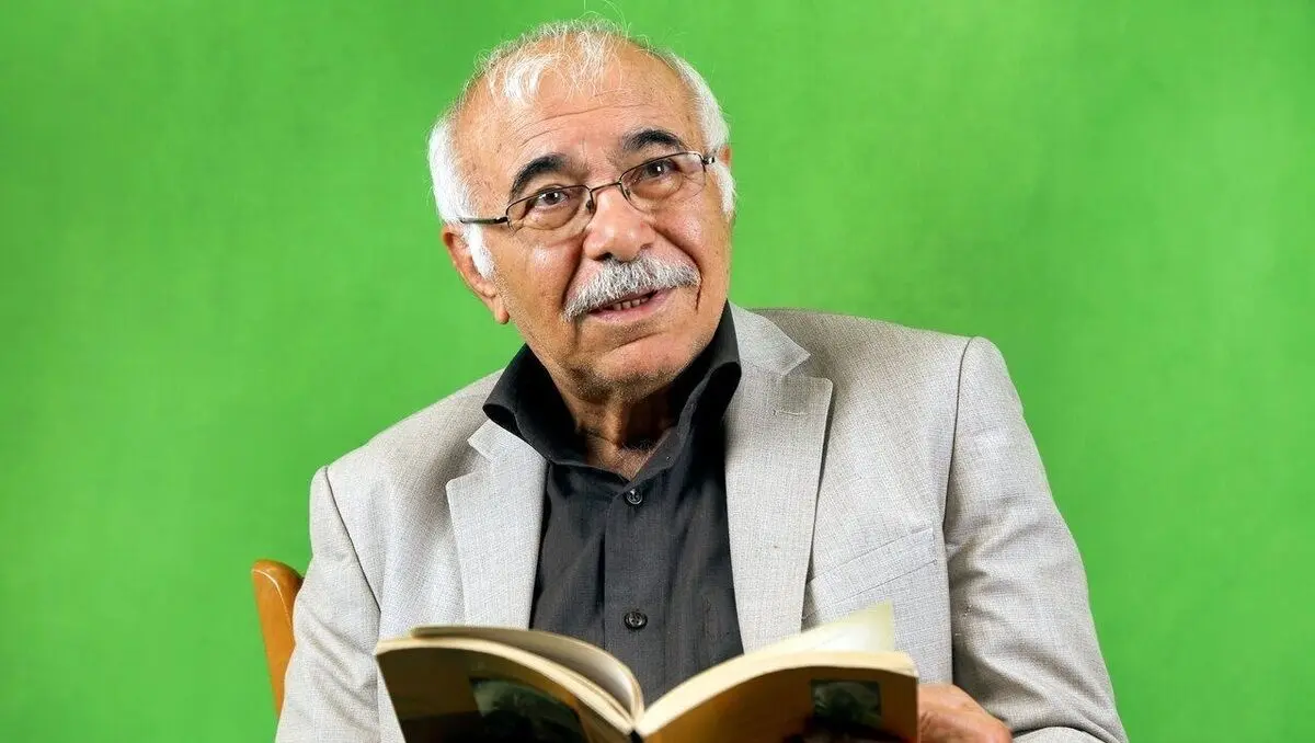محمدعلی بهمنی؛ مردی که زنده بود تا به غزل فکر کند!