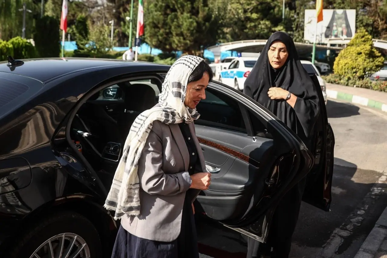 تصاویر؛ پوشش وزیر علوم ارمنستان در تهران