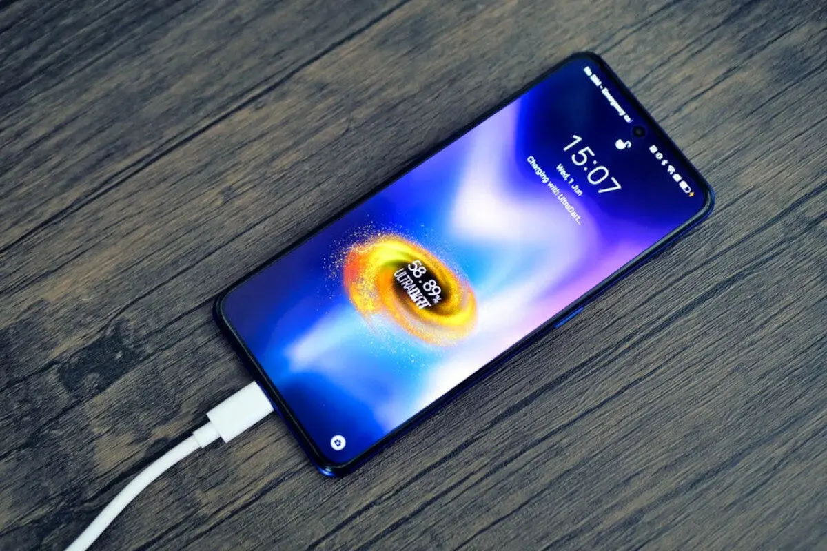 گوشی‌های آینده با باتری نانوگرافن؛ شارژ کامل ۱۵ دقیقه‌ای، ماندگاری ۵ روز!