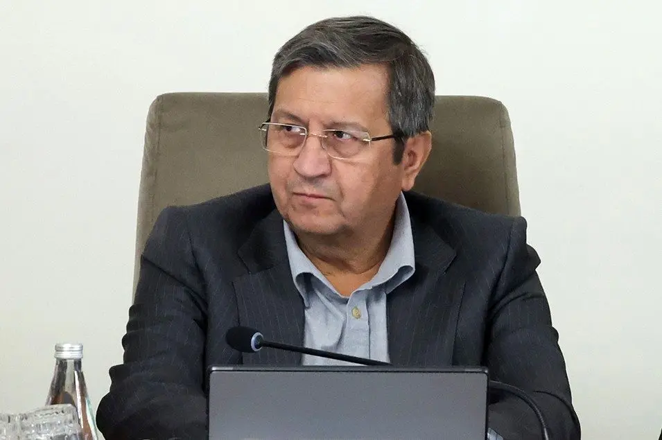  اولین سخنرانی همتی بعد از انتصابش به ریاست بانک مرکزی: به مردم قول می‌دهم ثبات اقتصادی را فراهم کنیم