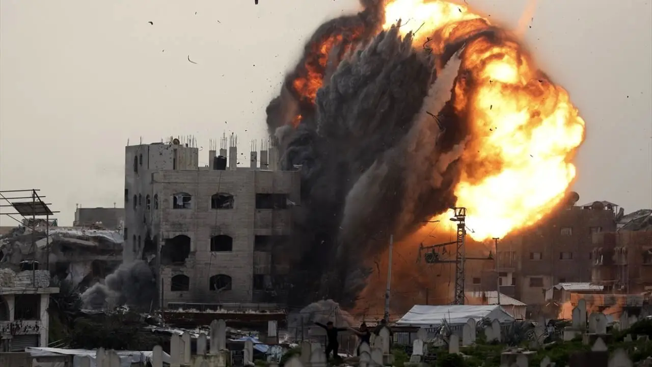 تصاویر؛ حمله هوایی اسرائیل به ساختمان مسکونی 