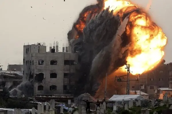 تصاویر؛ حمله هوایی اسرائیل به ساختمان مسکونی 