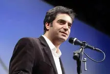 دورهمی خانوادگی منوچهر هادی کنار سفره‌ نذری