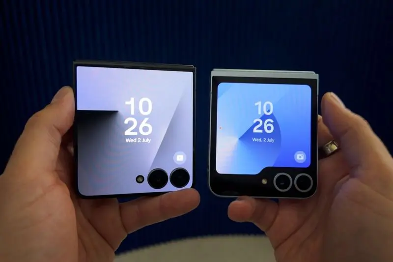 تفاوت نمایشگر گلکسی Z Flip 6 و Z Flip 7