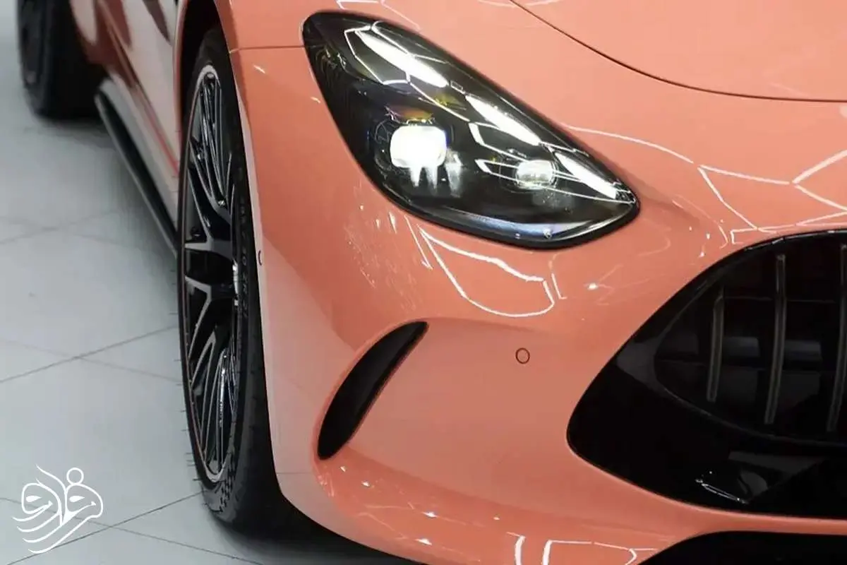 مرسدس AMG GT با لباس پاستلی کمیاب در خیابان های دبی