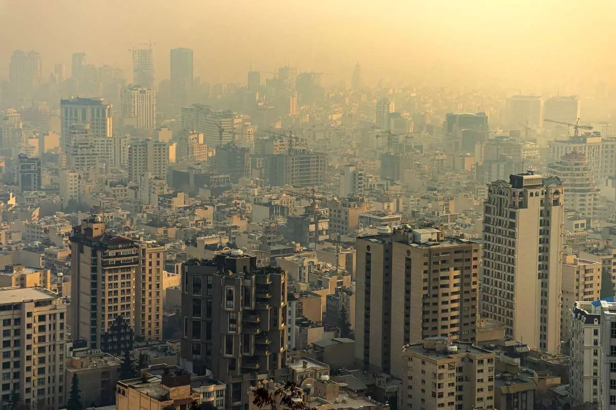 پایتخت غرق در آلودگی؛ هوای ۲۱ ایستگاه تهران در شرایط قرمز
